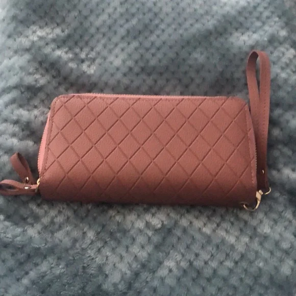 Wristlet wallet Deep mauve color 2 zippers Fashion& Classic roomy12 card slots - Picture 6 of 7